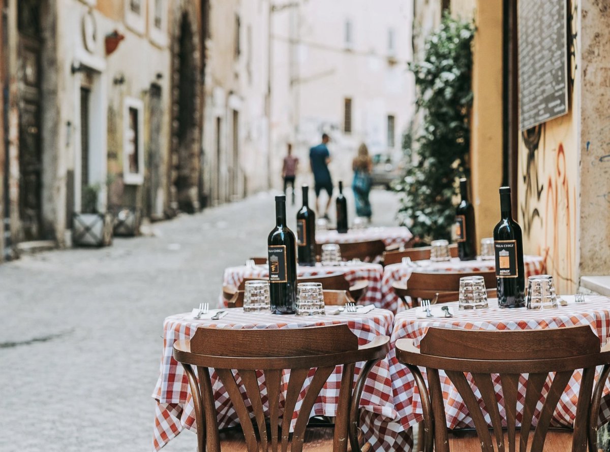 La cucina italiana sta morendo.
E il vino resta senza racconto, senza luogo, senza voce.
Lo denuncia Italia a Tavola (14.07.2025).
Noi lo approfondiamo qui 
 👉bsn-strategies.com/post/cucina-it…

#ItaliaATavola #CucinaItaliana #VinoItaliano