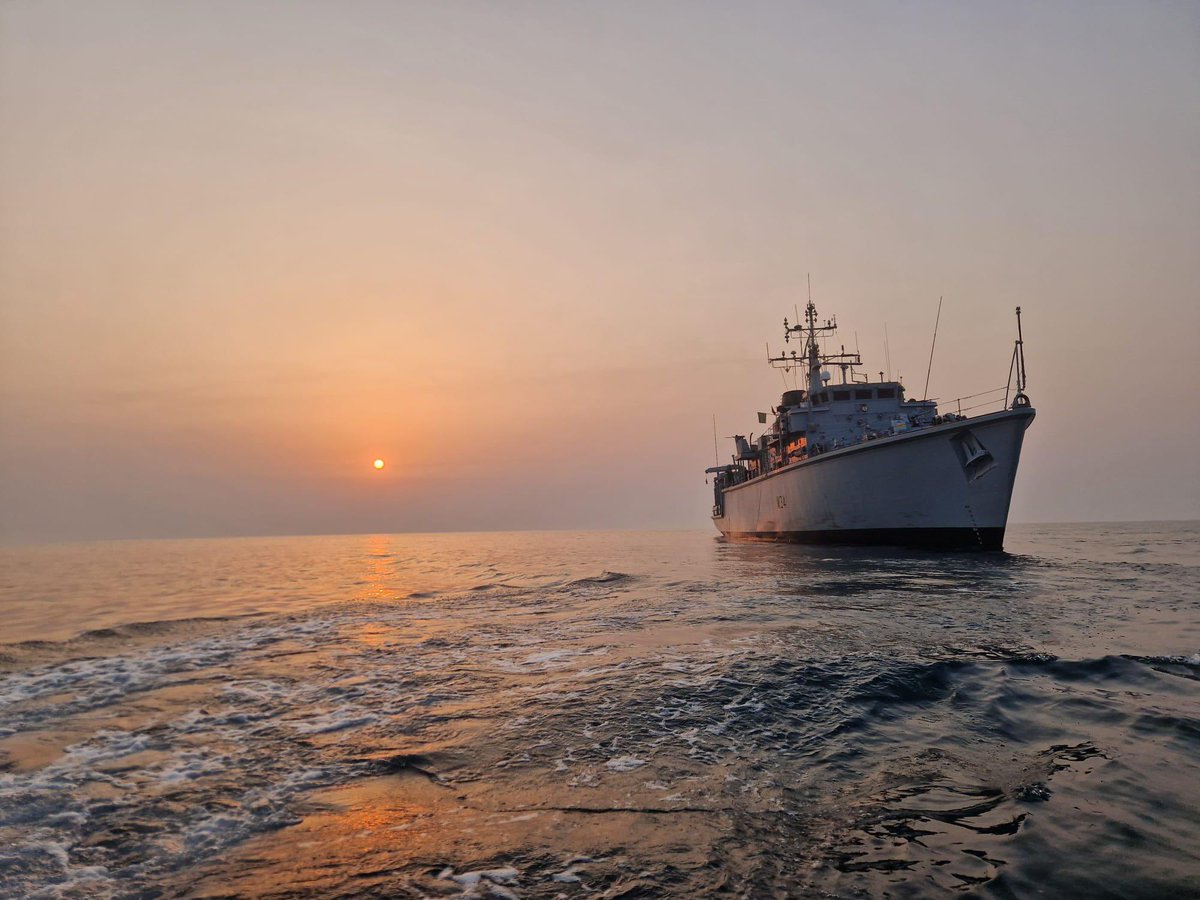 HMSMiddleton's tweet image. Out at sea in the heart of the Arabian Gulf ⚓🌊
From navigating busy shipping lanes to supporting offshore operations, our crew is on the frontlines ensuring safety, reliability, and efficiency in one of the world’s most vital maritime regions. 🚢💪
#OpKipion #SeaPower