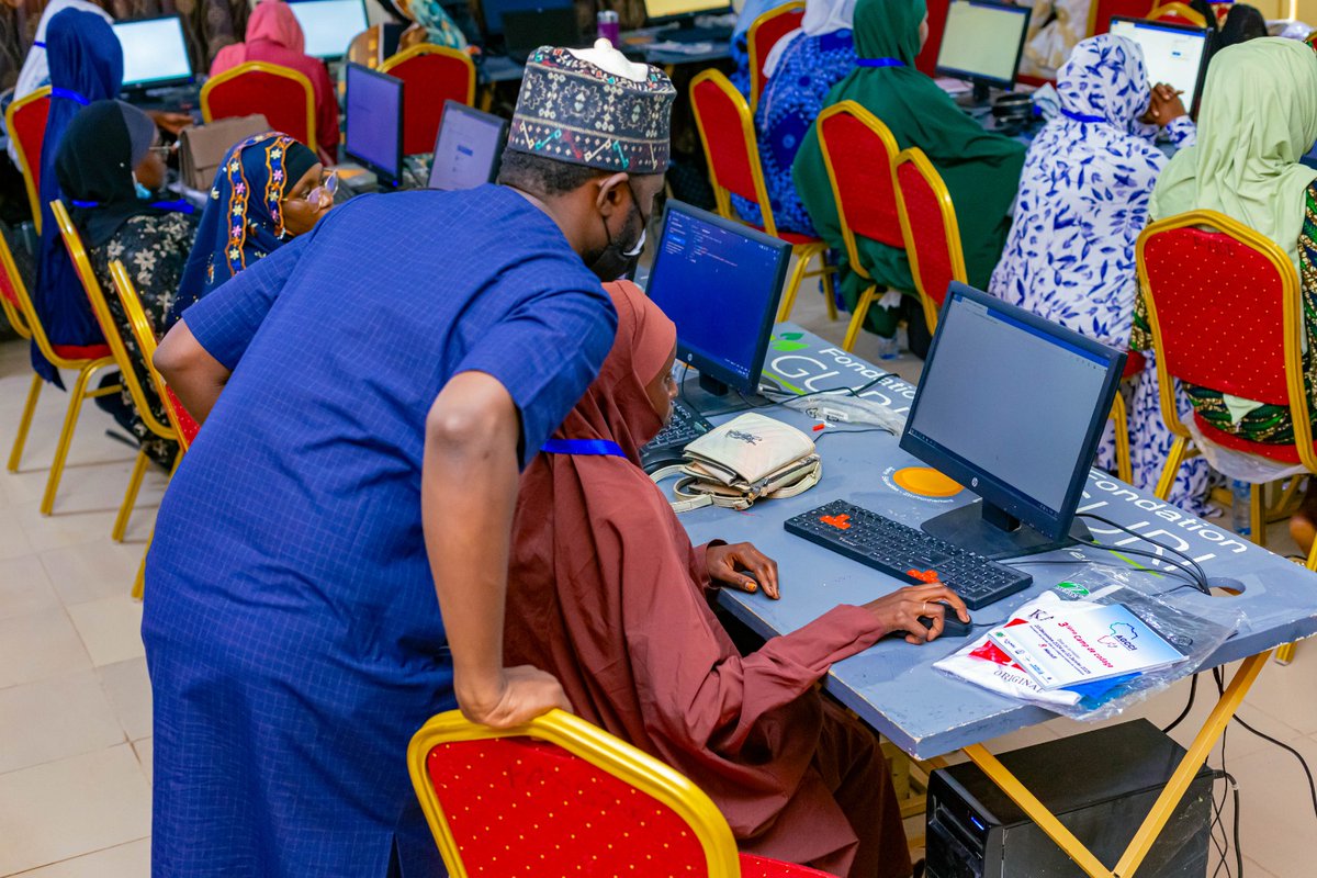 Aujourd’hui c’est le #WorldYouthSkillsDay 💻
Former un·e jeune au numérique, ce n’est pas juste transmettre un savoir.

C’est allumer une étincelle, ouvrir des portes, bâtir l’avenir.

Je suis fier·e de faire ma part, ici au Niger 🇳🇪

#DigitalSkills #YouthPower
