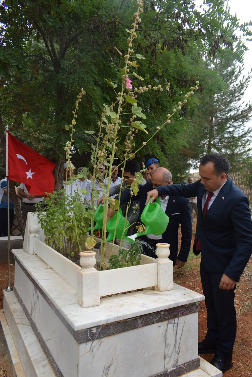 📌 15 Temmuz Demokrasi ve Milli Birlik Günü Kapsamında Şehitlerimiz kabirleri başında anıldı.
Kaymakamımız Furkan Çakır, Belediye Başkanımız Hüsamettin Altındağ, Kıdemli Cumhuriyet Savcısı Yusuf Andız ve beraberindekiler;
vatanımızın bölünmez bütünlüğü uğruna şehadete yürüyen
➡️