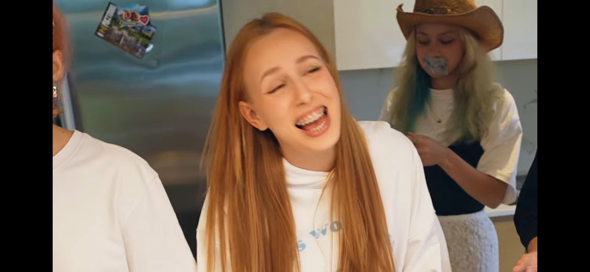 tempixh's tweet image. unpopular opinion - Asia powinna wylosować brak mowy, nikt mnie nie irytuje tam tak jak ona.  #baza #t5m3 #faza #ekipa