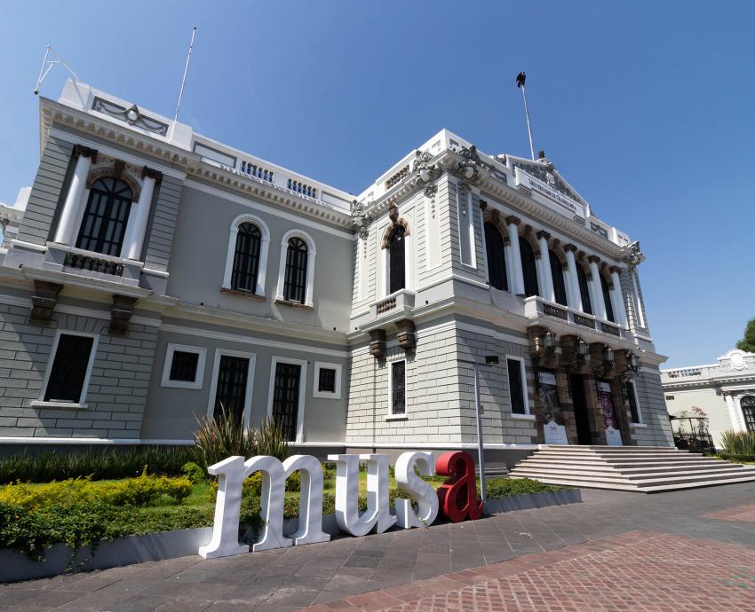 Prensa_UdeG's tweet image. Viaja por distintos mundos a través el arte en el @MUSAudg. 🖼️🏦
💻📲➡️ udg.mx/es/noticia/via…
