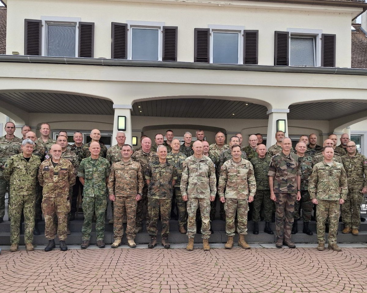 CEMAT_FR's tweet image. A Wiesbaden pour la rencontre annuelle des chefs d’état-major des armées de Terre européennes.
Nous avons une responsabilité collective pour peser sur notre destin et garantir la sécurité de l’Europe.