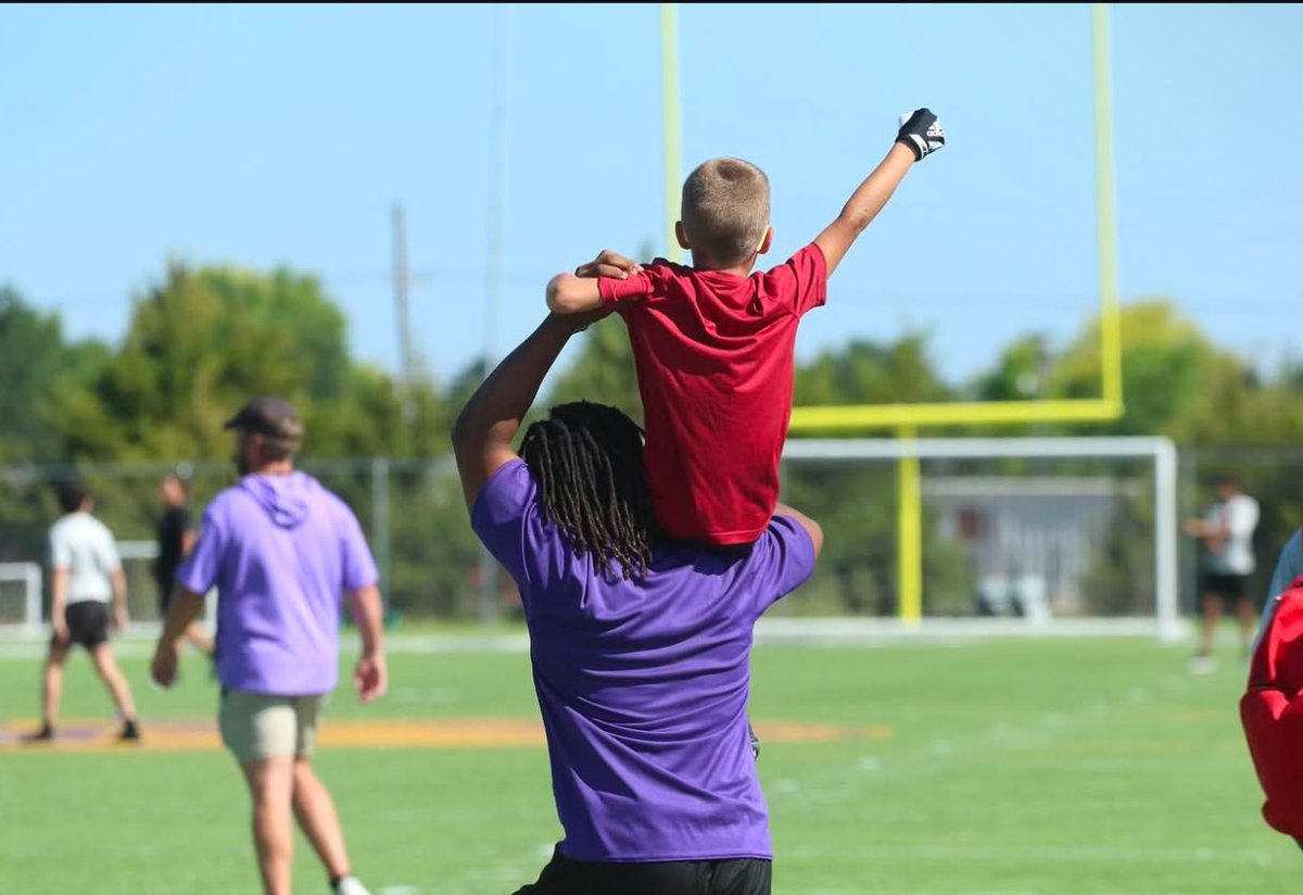 AntMattison's tweet image. Gotta love giving back to the youth❤️
#ForTheKids
#YouthDay
#Dodgecitycampday