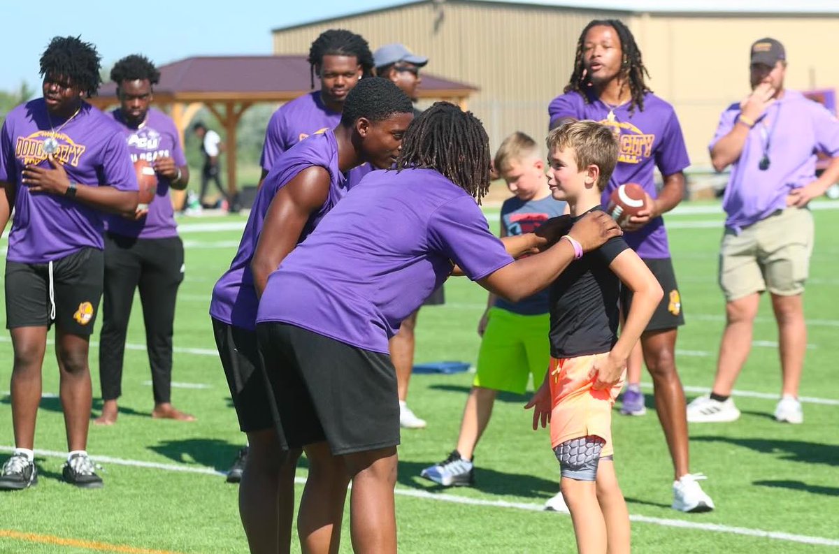 AntMattison's tweet image. Gotta love giving back to the youth❤️
#ForTheKids
#YouthDay
#Dodgecitycampday