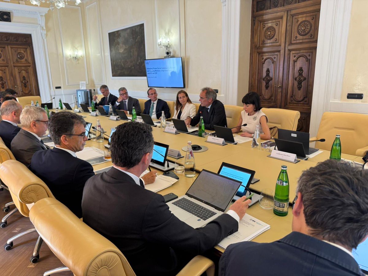agarmora's tweet image. Just wrapped up a high-level roundtable in #Rome with @gruppocdp & Italian firms.
@IFC_org stands ready to support Italian companies in scaling to Emerging Markets, offering financing & risk mitigation tools to turn high-potential markets into opportunities.