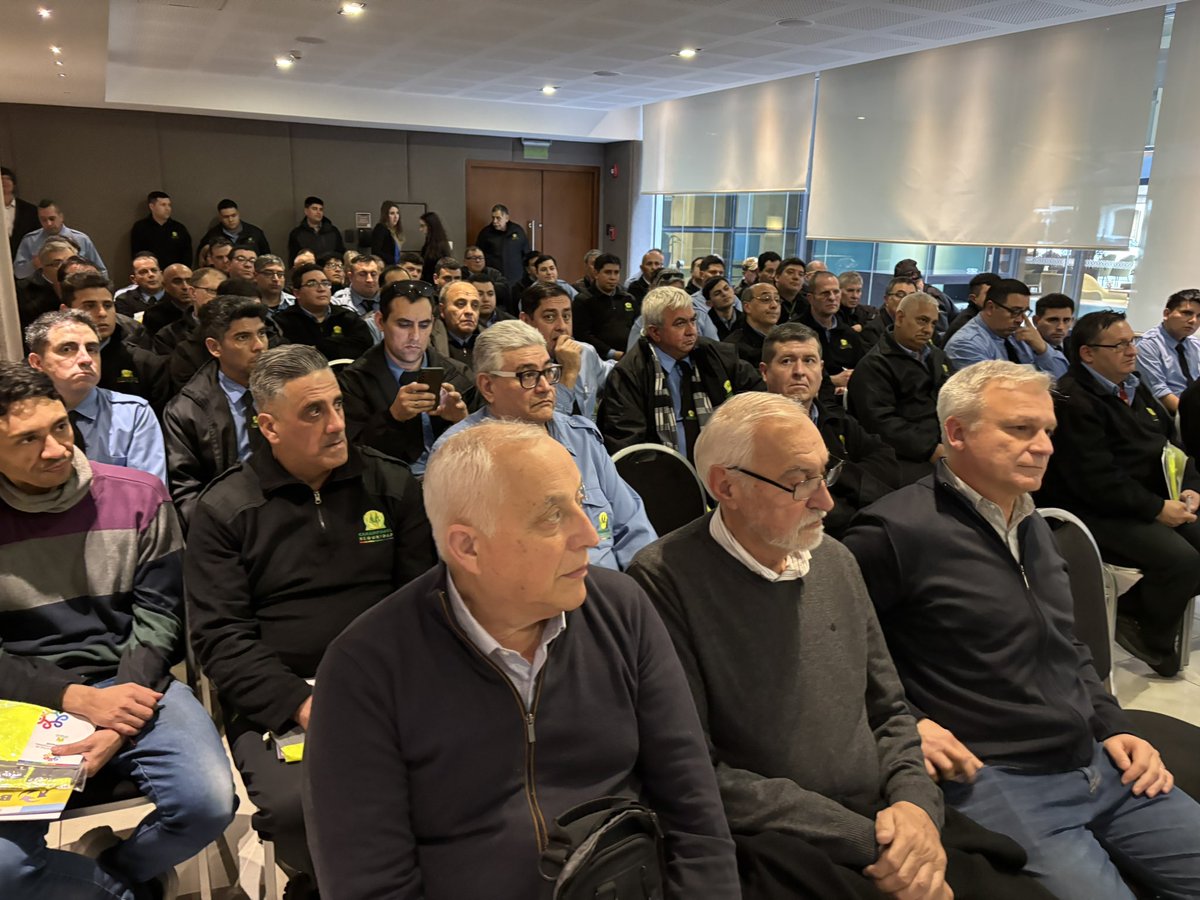 MinCoopCba's tweet image. Acompañamos a la Cooperativa de Trabajo de Vigilancia Carampagüe Ltda., en un programa de capacitaciones a sus asociados, de parte de los mejores profesionales.
Estas capacitaciones, sobre diversas temáticas, harán de sus miembros trabajadores más eficientes.
#SeguimosHaciendo