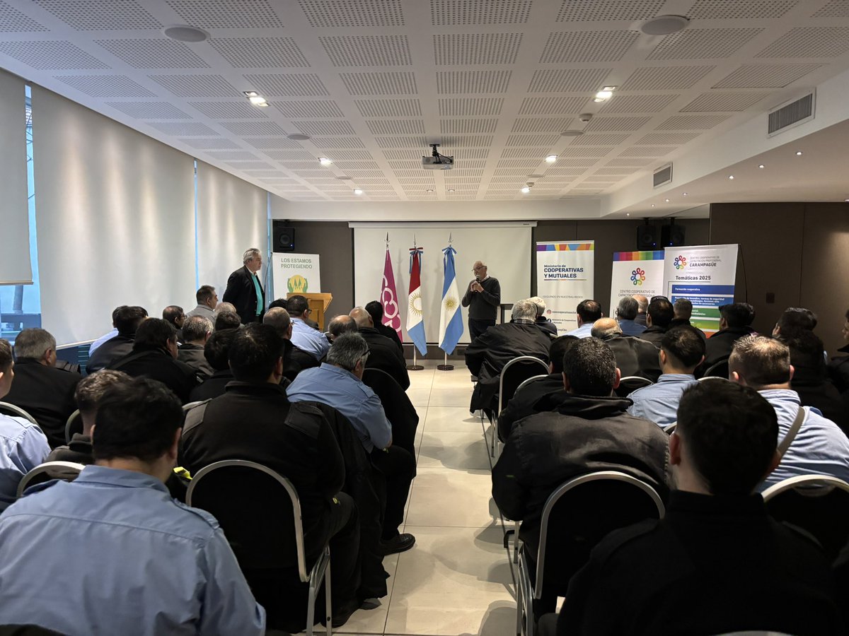 MinCoopCba's tweet image. Acompañamos a la Cooperativa de Trabajo de Vigilancia Carampagüe Ltda., en un programa de capacitaciones a sus asociados, de parte de los mejores profesionales.
Estas capacitaciones, sobre diversas temáticas, harán de sus miembros trabajadores más eficientes.
#SeguimosHaciendo