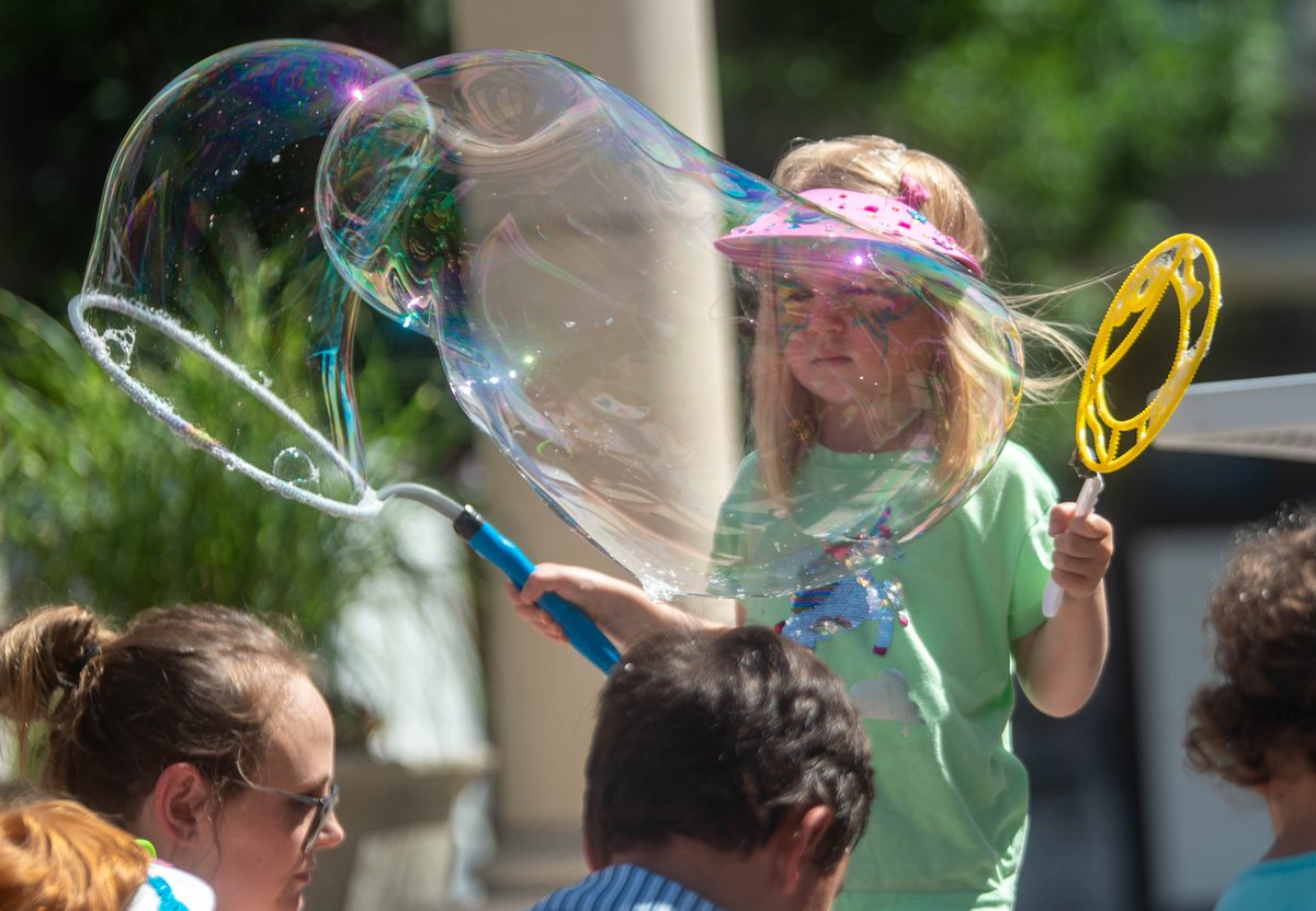 Aaron Flaum (@aaronflaumphoto) on Twitter photo On Assignment: Bubbles and Balloons at Blue Back
CLICK wp.me/pe82KB-AI0X for more photos
<a href="/hartfordcourant/">Hartford Courant</a> <a href="/newsgirlct/">Helen I. Bennett</a> <a href="/bluebacksquare/">Blue Back Square</a> @kscopeart #ctsummer #summerfun On Assignment: Bubbles and Balloons at Blue Back
CLICK wp.me/pe82KB-AI0X for more photos
<a href="/hartfordcourant/">Hartford Courant</a> <a href="/newsgirlct/">Helen I. Bennett</a> <a href="/bluebacksquare/">Blue Back Square</a> @kscopeart #ctsummer #summerfun