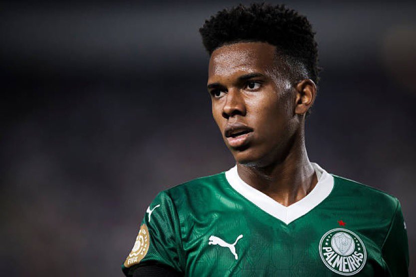 ZachLowy's tweet image. At 18 years old, Estêvão has:
-Been named the best player in the Brasileirão
-Started for the Brazil national team
-Become the youngest Brazilian to sign for Nike
Now, can he make a name for himself at Chelsea? My latest for @FotMob: fotmob.com/topnews/22141-…