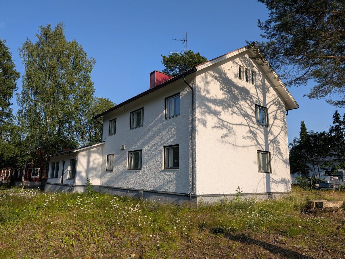 MViitamaa's tweet photo. Muutama vuosi tullut rauhallisesti saneerattua omin käsin vuonna 1955 valmistunutta taloa, josta viikonloppuna sain ensimmäisen huoneiston laitettua tarjolle vuokrattavaksi. Vuokralaiseksi tarjoutui useampikin hyvältä vaikuttava ehdokas. 1/4 https://t.co/eQnu4K9Xqe