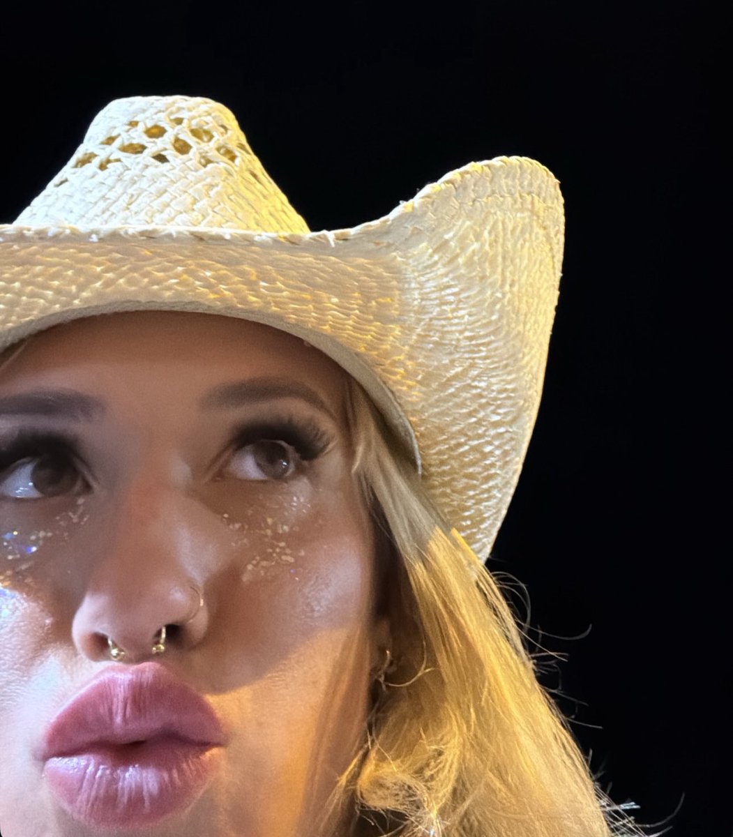 Buff Mermaid. ༄ NOT @SolRucaWWE. tweet media