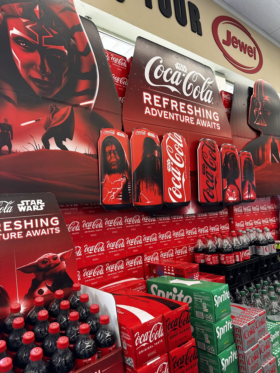 The display at my local <a href="/jewelosco/">Jewel-Osco</a>. I wonder if they’ll let me keep one of the oversized cans? <a href="/CocaCola/">Coca-Cola</a> <a href="/starwars/">Star Wars</a> #StarWars