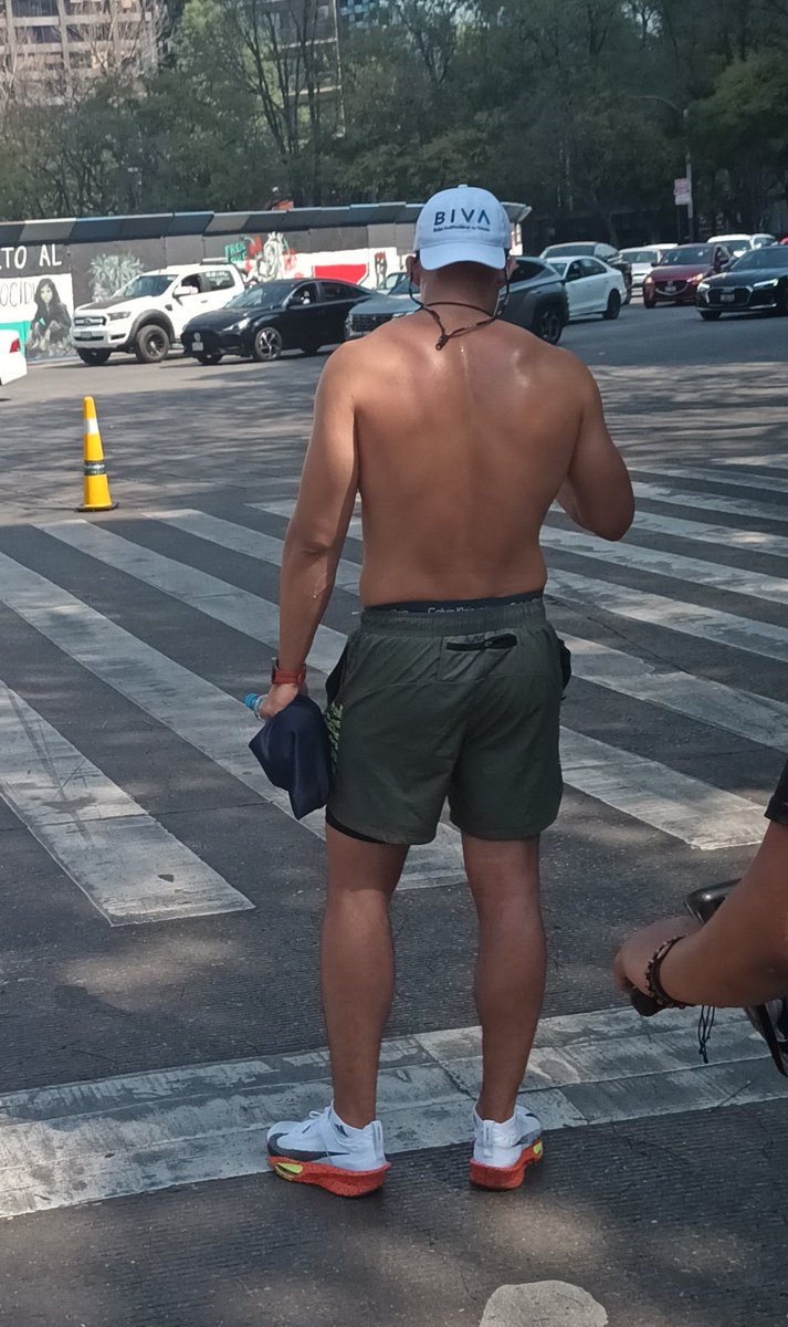 max_lati's tweet photo. Ir a Reforma en domingo y encontrarse con esto #paseodelareforma #cdmx #papi https://t.co/B3t3JkLNu5
