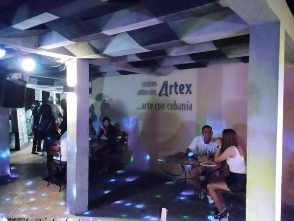 elioartex's tweet photo. Desde nuestro Centro Cultural Entre Puentes, Artex Matanzas participa en la atención a personalidades, atletas e invitados a la inauguración oficial de los Juegos Nacionales Deportivos.
#VeranoSiempreJoven
#SomosArtexMatanzas
#SomosArtexCuba https://t.co/Yw88qfbAiU