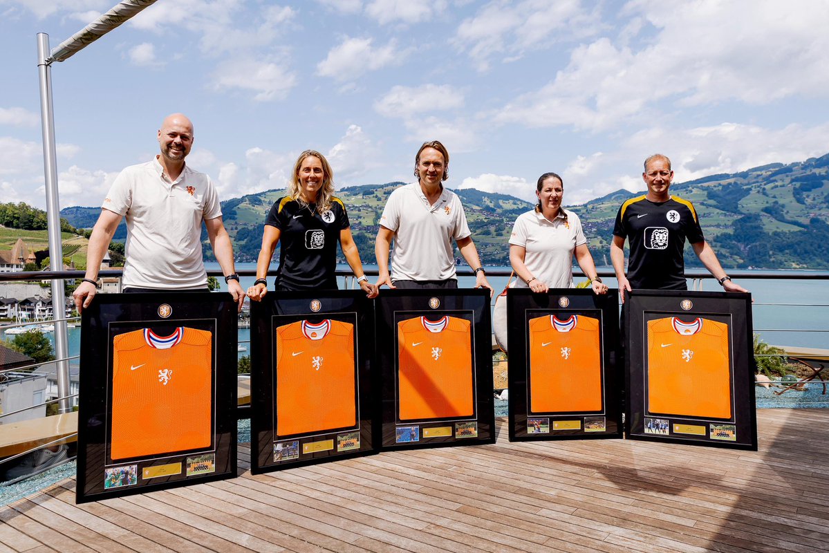 oranjevrouwen's tweet image. Saying goodbye to incredible staff members who gave their all for Oranje. 🙏
Your dedication, knowledge, and care will be missed. All the best for the future. 🧡