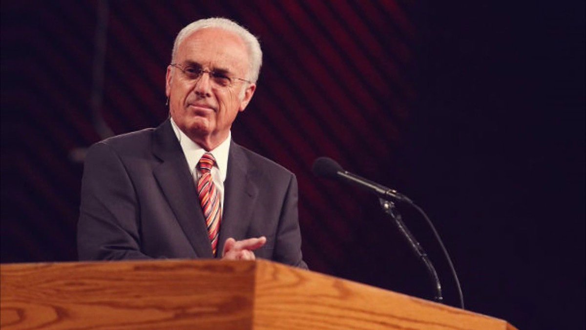 jchasedavis's tweet image. I used to find John MacArthur unbearable. He embodied everything I didn’t want to be.
I was young church planter. MacArthur wasn’t “cool.” He wore suits and didn’t seem nice.
But that all changed in 2020. The model of ministry I had adopted proved both unable and unwilling to…