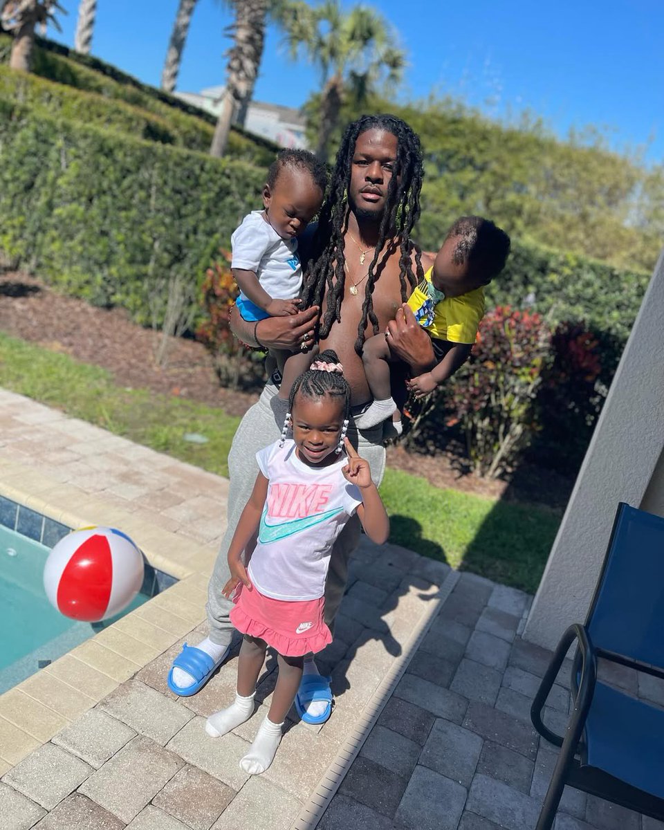 ChapoThePlug's tweet photo. D A V I S 💙 https://t.co/ml191M7tir