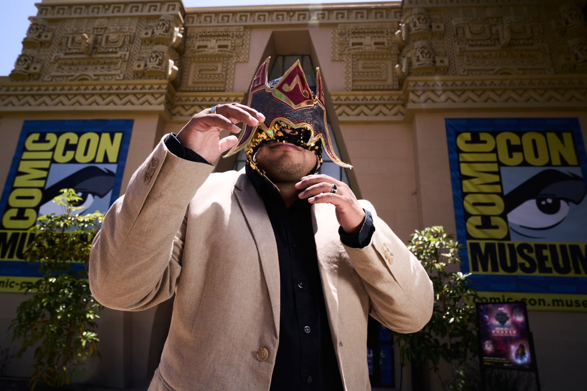 ComicConMuseum's tweet image. It blends sport, spectacle, & myth … an explosive combination that’s impacted many generations! Learn about the art of Mexican wrestling in Comic-Con Museum’s “Sangre, Sudor y Mito,” supported by @crossborderxpress. 🎟at comic-con.org/museum. 📸N. Ricoy © 2025 SDCC