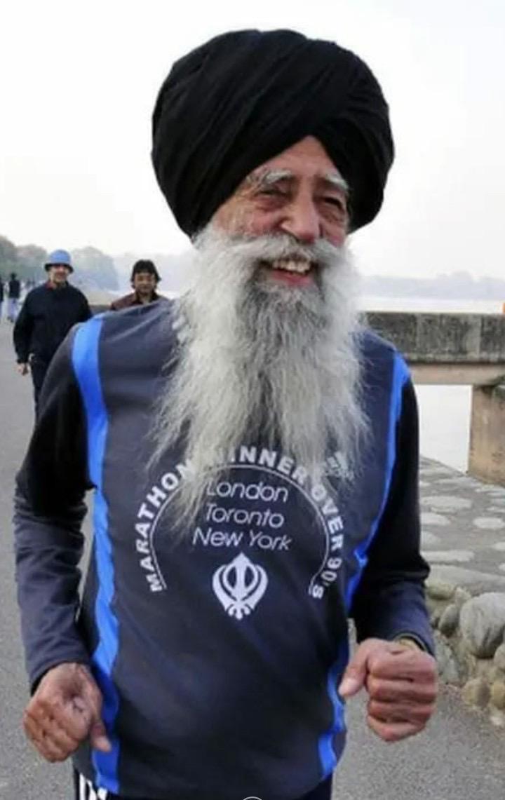 TejpalRalmill's tweet image. 114 yr old Fauja Singh lived through 2 World Wars, ran 9 full marathons including the @LondonMarathon and raised tens of thousands for charity @Blisscharity.
A global #Sikh icon, he inspired thousands, proving that age is no barrier but attitude is everything.
#FaujaSingh…