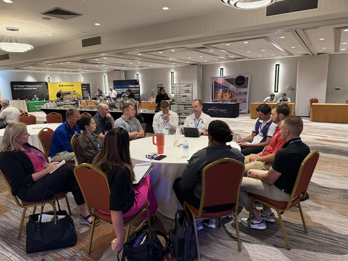 NikRule's tweet image. Proud to see four outstanding @HeartSportsNews leaders representing the HEART at #BOSCA2025!

From left to right:
👏 Molly Altorfer – Associate AD, @go_mustangs
👏 Jeff Fore – AD, @mbu_athletics | Led a roundtable discussion on NIL
👏 Kristin Gillette – AD, @parkpirates |…