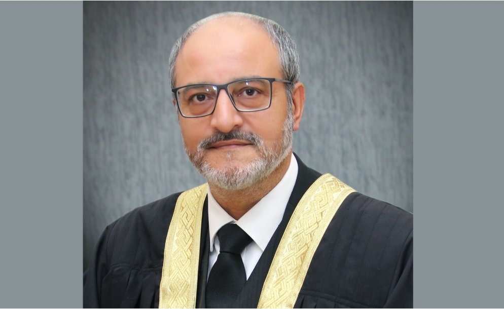 اسلام آباد ہائیکورٹ کے ہنی ٹریپ کیس میں آج کے تاریخی فیصلے کے بعد میری تمام انسان دوست احباب سے گزارش ہے کہ سیاسی و مسلکی وابستگی سے بالاتر ہوکر معزز جج صاحب کی جرات، دیانت اور استقامت کو سراہتے ہوئے انہیں اپنی دعاؤں میں ضرور یاد رکھیں. 
#اسلام_آباد_ہائیکورٹ
#ملک_پرموشن
