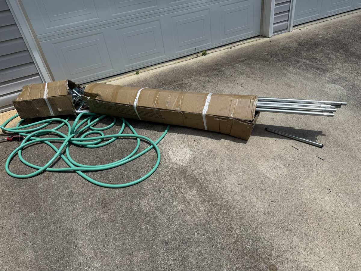 emilya0946's tweet photo. @FedEx this is how you delivery driver leaves my package, coming out of Austell Ga to Temple Ga….shame on you!! The box came completely apart moving it to garage, pieces going everywhere!! Totally irresponsible!! https://t.co/OJQR2EZHke
