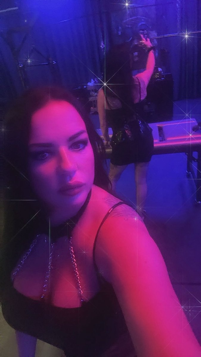 Ich hätte mal wieder Lust auf ne Session in der Klinik, Smoking und Restriktionen  im Royal Empire in München 

Vielleicht mit einer meiner Kolleginnen? 

Welche Lady würdet ihr euch dazu wünschen? Schreib in die Kommentare: 

Sina Imperia &amp; (hier die Dame markieren) 
und die Art