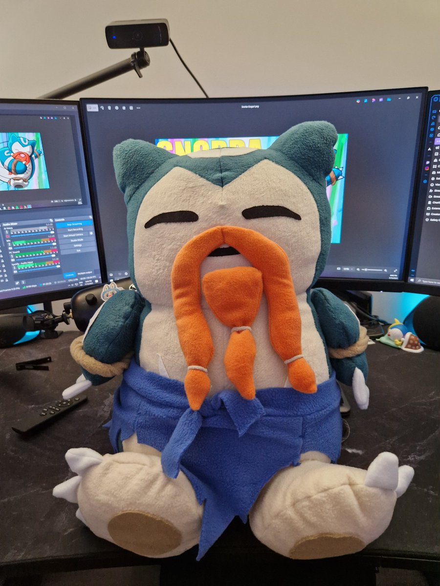 My girlfriend handcrafted a Snorlax Gragas plushie for me😍

She's the one🗿
