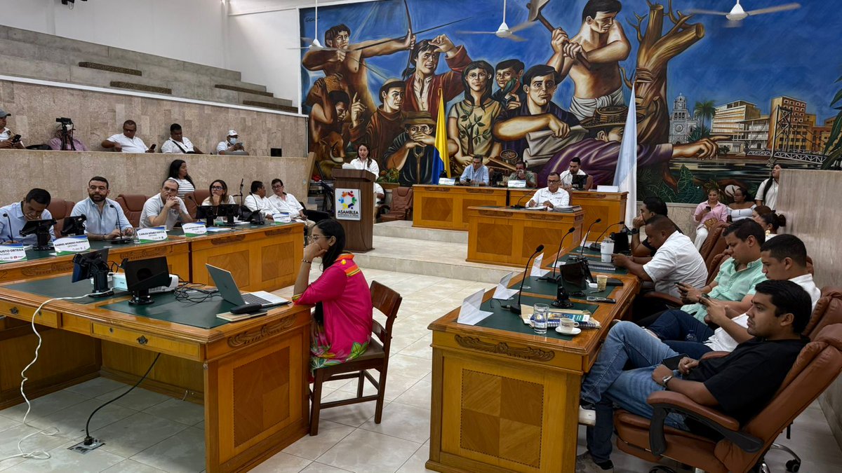 Hoy en Sesión Ordinaria de la Asamblea Departamental, recibimos el informe de gestión de la Secretaría de Hacienda y de la Secretaría de Planeación Departamental, destacando avances, retos y proyecciones para el desarrollo de nuestro departamento.