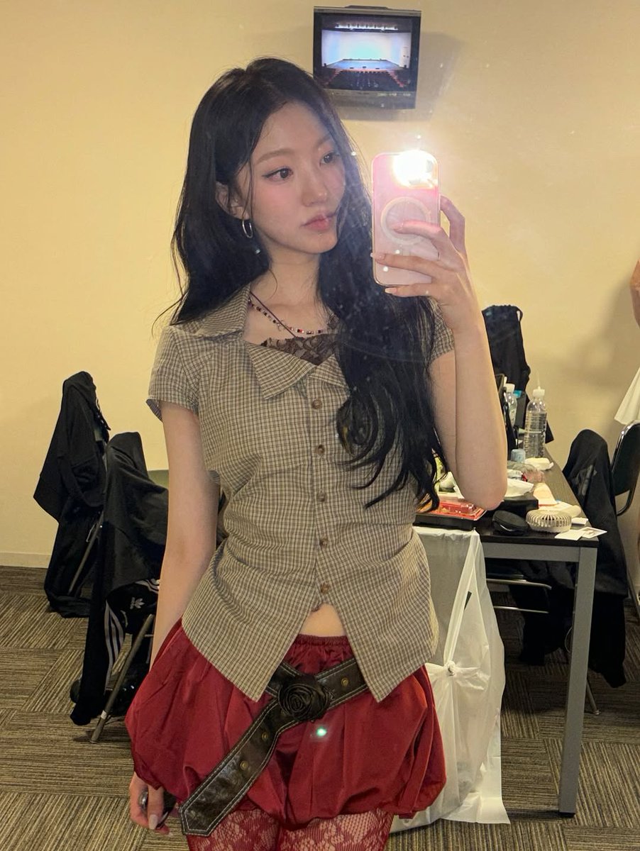 she looks so gorgeous in this outfit  #유아이 #드림노트