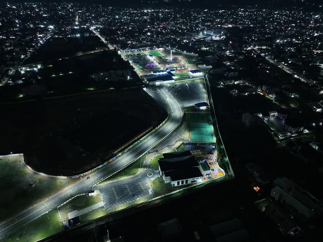 DrLaw_Mefor's tweet image. Solution Fun City at night.

More than aesthetics—it&apos;s urban renewal with purpose.

Soludo’s Anambra is alive.

This is governance with vision.

#SoludoSolution #AnambraOnTheRise #UrbanRenewal #FunctionalLeadership