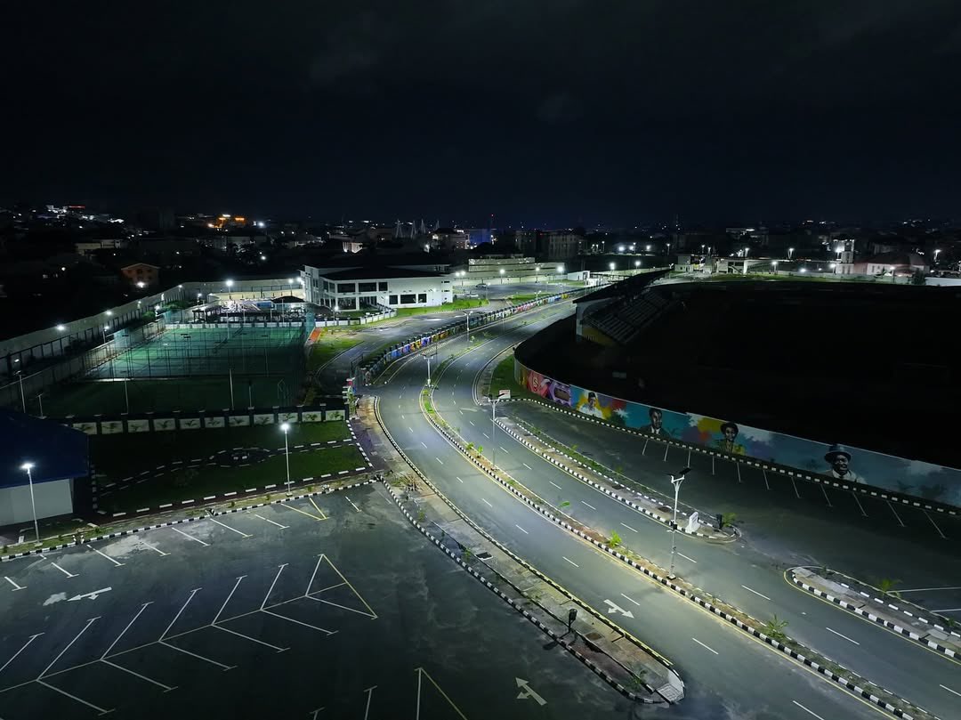 DrLaw_Mefor's tweet image. Solution Fun City at night.

More than aesthetics—it&apos;s urban renewal with purpose.

Soludo’s Anambra is alive.

This is governance with vision.

#SoludoSolution #AnambraOnTheRise #UrbanRenewal #FunctionalLeadership