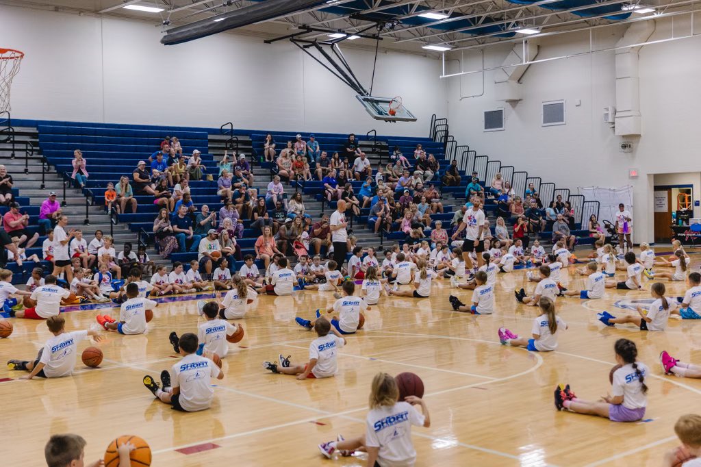 EKUHoops's tweet image. Championship Friday was a blast! Thanks Georgetown!
Next camp will be in Richmond July 21st-25th