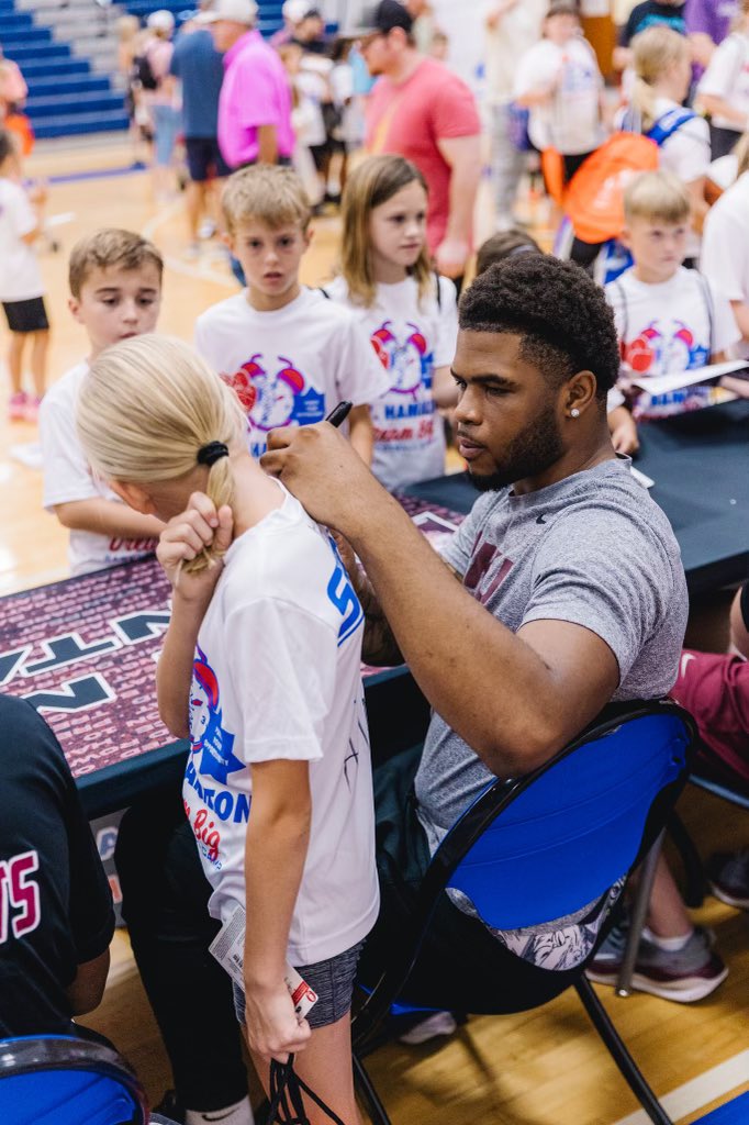 EKUHoops's tweet image. Championship Friday was a blast! Thanks Georgetown!
Next camp will be in Richmond July 21st-25th
