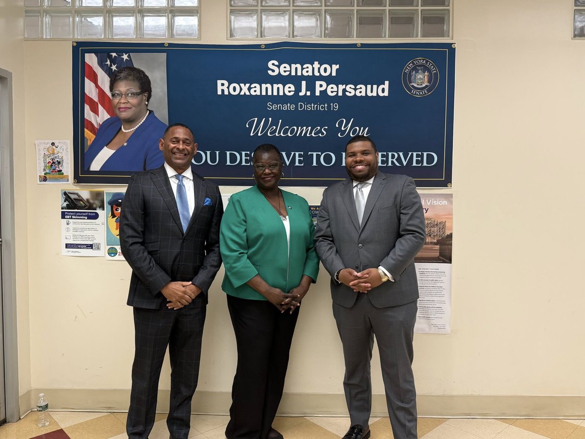 SenatorPersaud's tweet image. This morning, I met with Deputy Commissioner of @NYPDCommAffairs Mark Stewart and Assistant Commissioner Alden Foster at my district office to discuss ongoing initiatives and strengthen collaboration.
#SD19 #senatorpersaud #NYPD #communityaffairs
@NYPDnews