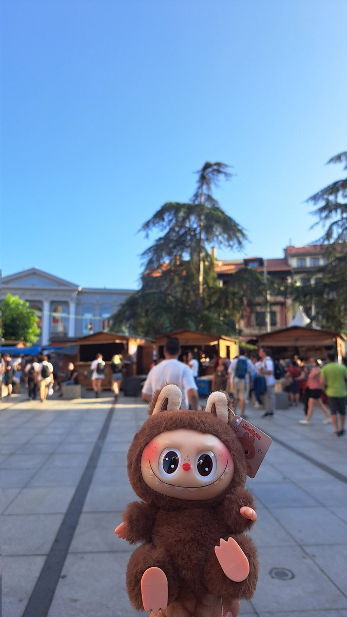 <a href="/vulzen/">Pablo</a> #Labubu y yo nos hemos venido a #Aviles #Asturias al <a href="/festivalcelsius/">Celsius 232</a> para ver a mucha gente bonita, disfrutar de muchas charlas chulísimas, comprar muchos libros chachis y pasear por esta tierra preciosisisisima 🫶🏻