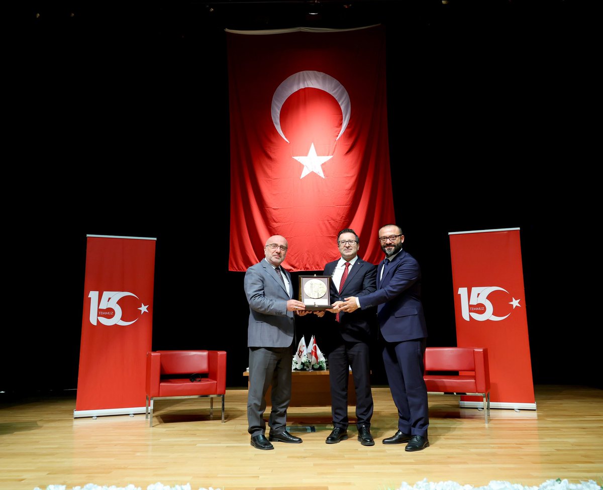 _MehmetOzkan's tweet image. #Kayseri Üniversitesi bünyesinde yapılan #15Temmuz konferansında Küresel Açıdan #15Temmuz'u anlattım.
#Kayseri şehir protokolü ve diğer bütün katılımcılara ilgi ve alakaları için teşekkür ederim. Ev sahibi Rektör @ProfKaramustafa hocam ve ekibi her zamanki gibi mükemmeldi.…