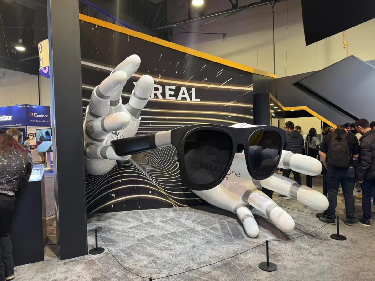 Smart tech redefining everything.
🚗 AI-powered vehicle frame | Vision AI + Autonomous Driving
🤖 Robotic barista | Precision Motion Object Recognition
🕶 XR glasses | Spatial Computing +Mixed Reality
Not the future — it’s already happening.
#AI  #Robotics #XR #SmartMobility
