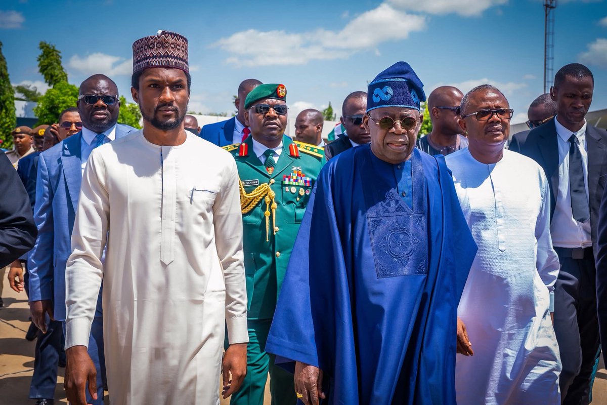 Sober moment... Omoh this one touch me oo 💔✊❤️
Thank you Mr. President