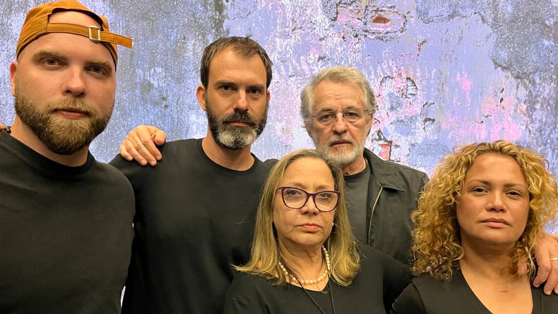 Spanish language theater company presents powerful ‘The Passage’
miamiherald.com/miami-com/thin…