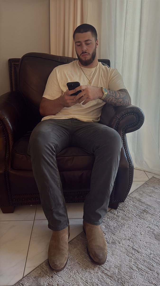 Time is money right? But most contractors are spending both and getting neither.

Let me break down what your time is actually worth.

If you make $300K a year working 60 hours a week, your time is worth $96 per hour. Every hour spent playing phone tag costs you $96. Missing one