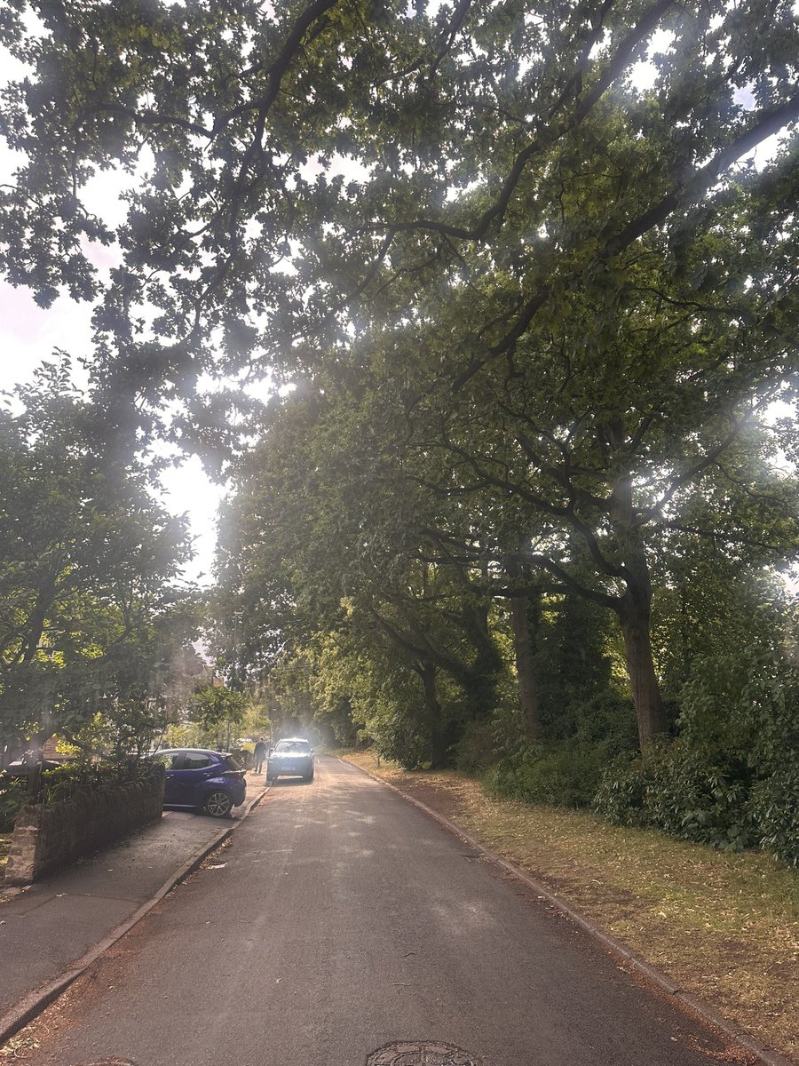 LabourWollatonW's tweet image. Useful doorstep surgery/canvass session tonight in the ward - Eton Grove, Wollaton Rd slip rd, Ancaster & part of Harrow Rd. Good feedback for the local Cllrs on Lime Bikes, the parking scheme, overhanging trees and some national issues too. We will continue to listen & act.