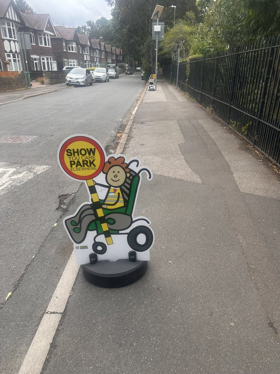 LabourWollatonW's tweet image. Useful doorstep surgery/canvass session tonight in the ward - Eton Grove, Wollaton Rd slip rd, Ancaster & part of Harrow Rd. Good feedback for the local Cllrs on Lime Bikes, the parking scheme, overhanging trees and some national issues too. We will continue to listen & act.