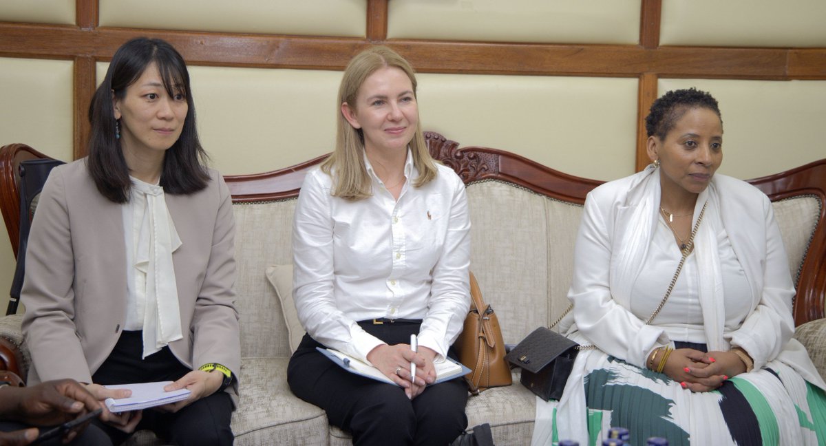 JohnMbadiN's tweet image. Met Green Climate Fund (GCF) Secretariat led by Director Catherine Koffman. We discussed strengthening climate financing partnership with Kenya.
The GCF which works with Climate Finance & Green Economy supports 24 projects in Kenya valued at £412M. Present: CFGE PC @PeterOdhengo
