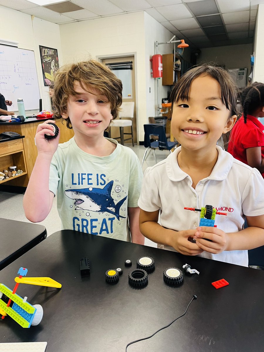 Mr_KNWhite's tweet image. Campers in our LEGO® Science Lab &amp;amp; Coding 101 program are diving into hands-on STEM fun this week! They’re exploring physical science with interactive LEGO® tools and learning the basics of coding through fun block coding challenges. 

#SummerAtHammond #STEMcamp #LEGOscience