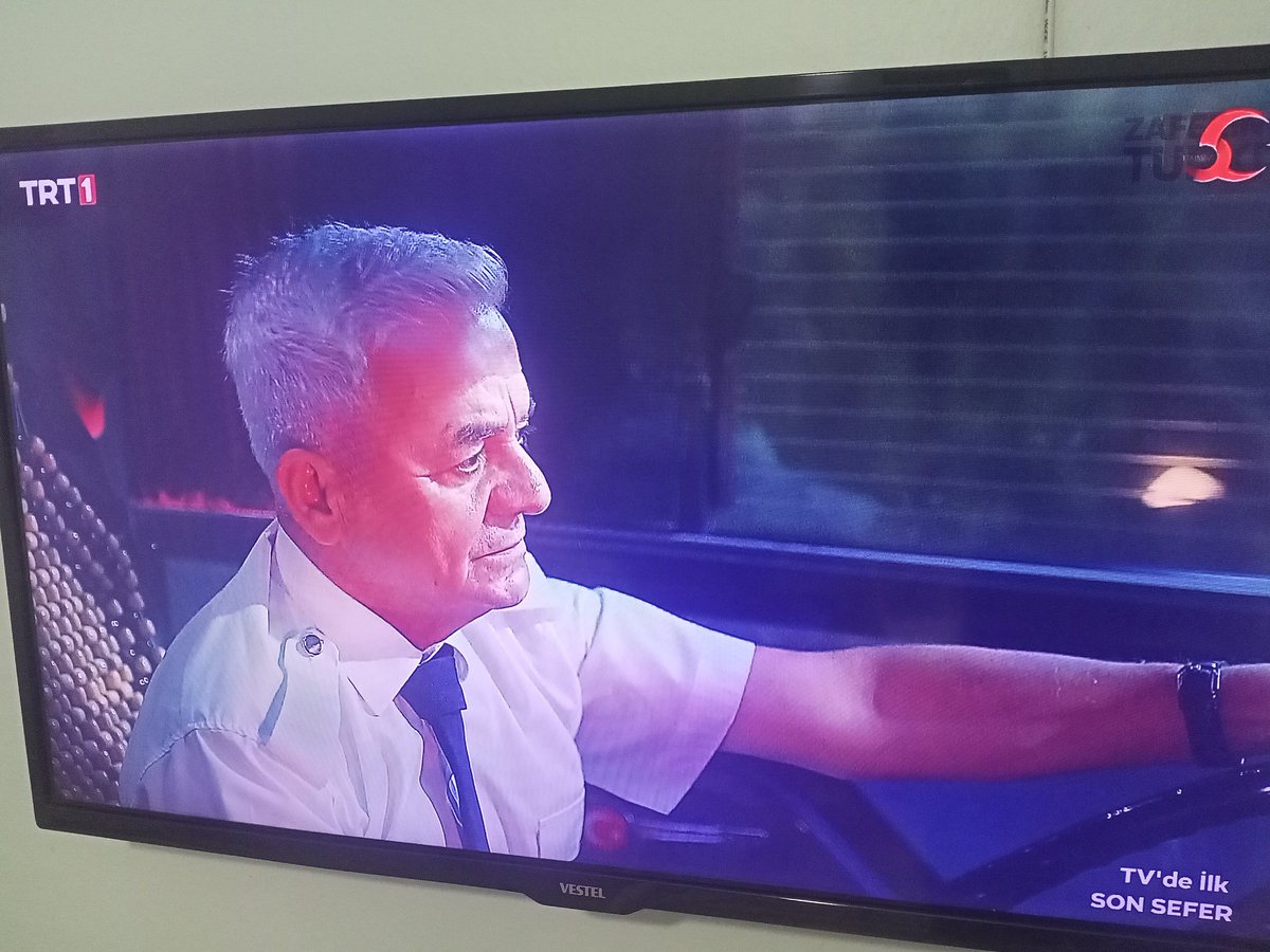 Zafer Algöz bu gece tüm
#darbe severlere 
Cuntacılara 
Fetöcülere
15 Temmuz'da tankları alkışlayanlara 
İdeolojik chp'lilere;

"Haşırt dı bilekboard" yapmıştır..

#ZaferinAdıTürkiye
Son Sefer