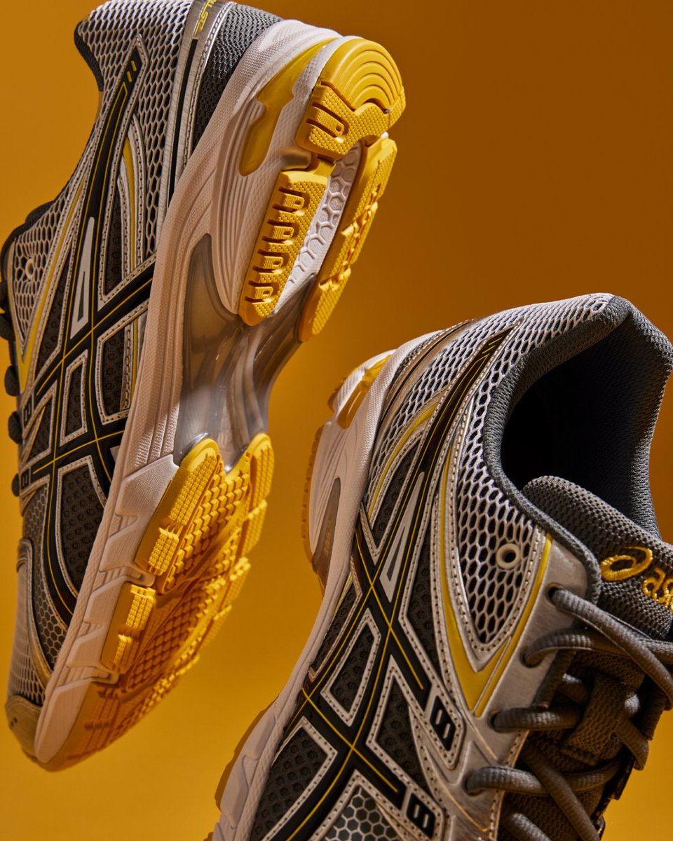 footlocker's tweet image. Step into vibrant comfort with the ASICS DS Trainer. ☀️
Shop these eye-catching yellow trainers in-store and online at Foot Locker.