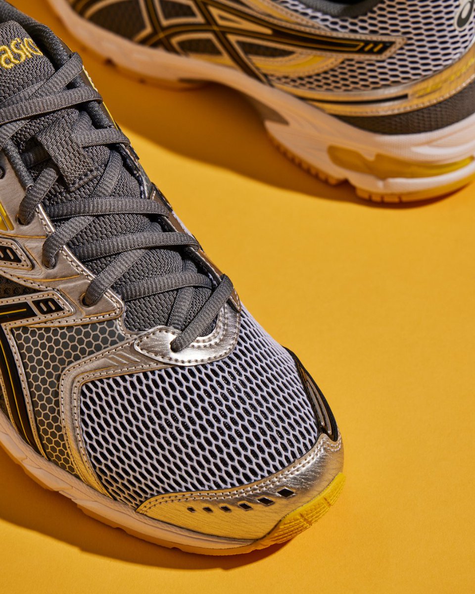 footlocker's tweet image. Step into vibrant comfort with the ASICS DS Trainer. ☀️
Shop these eye-catching yellow trainers in-store and online at Foot Locker.