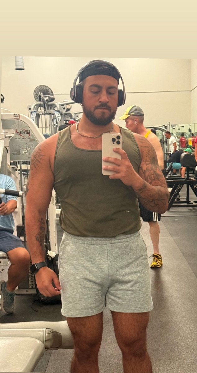 tu_favorito_habibi tweet media